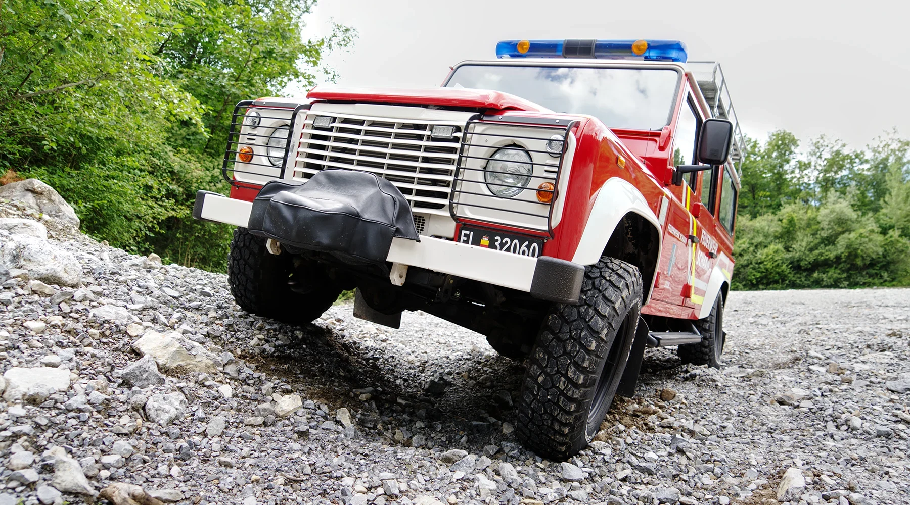 Defender der Feuerwehr Schaan im Gelände